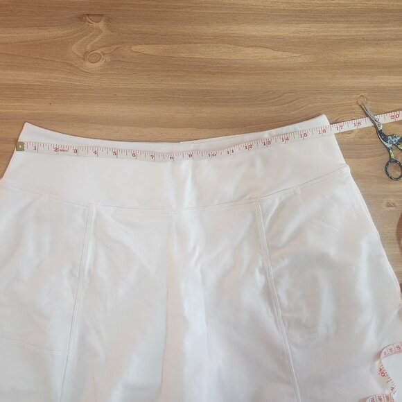 Wicked White Skort with Pockets Size Medium - Picture 9 of 11